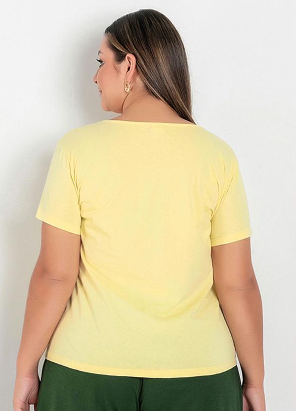 Blusa Amarela com Estampa na Frente Plus Size