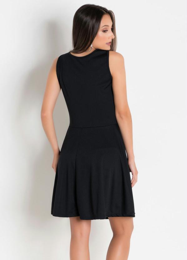 

Vestido Juvenil Preto sem Mangas com Recorte
