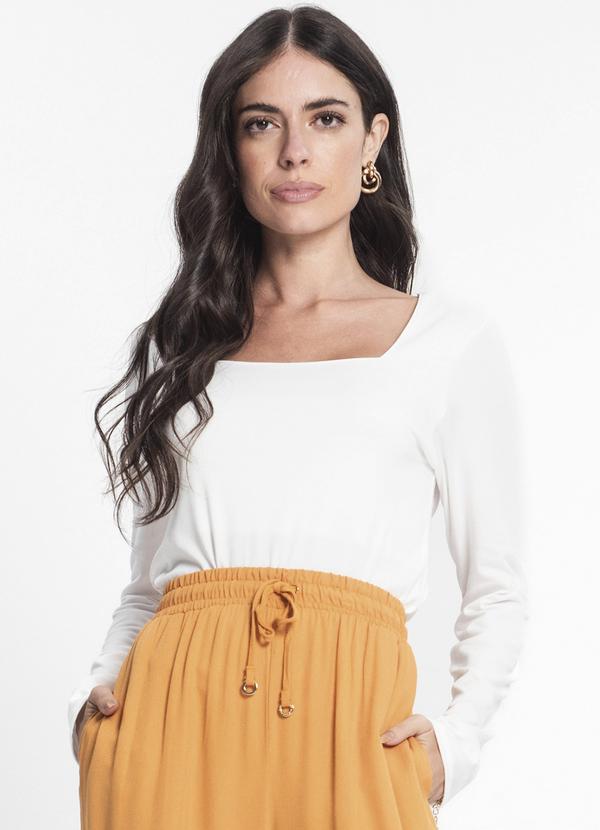 Blusa Feminina Manga Longa Bege