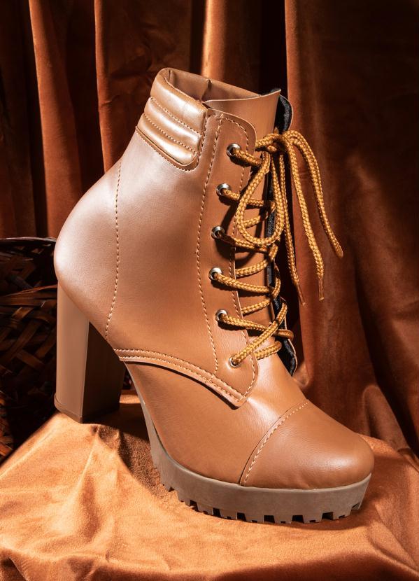 Bota Caramelo em Sintético