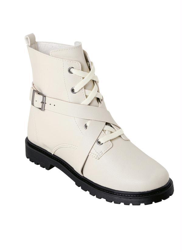 Bota Off White em Sintético