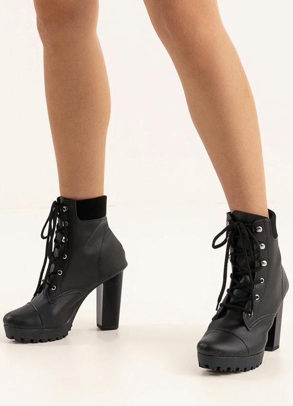 Bota Preto Cano Médio em Sintético