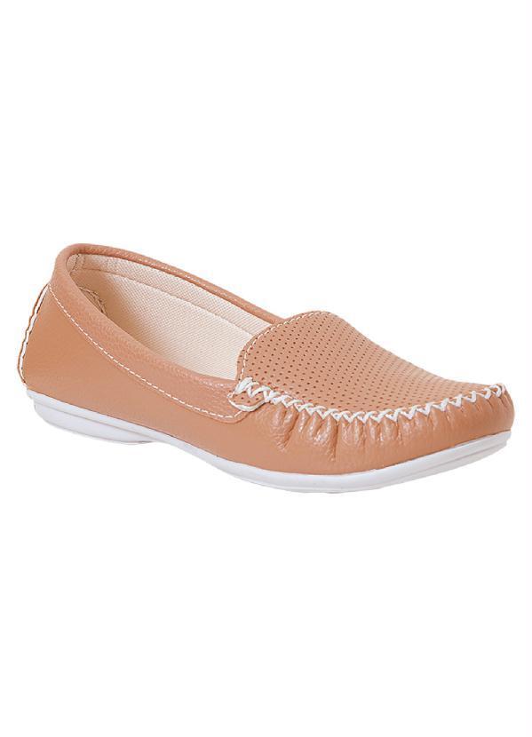 Mocassim Nude com Detalhe de Perfuros no Cabedal