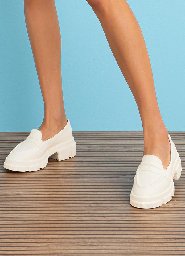 Mocassim Off White em Eva