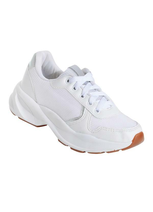 Tênis Casual Branco com Detalhes em Mesh