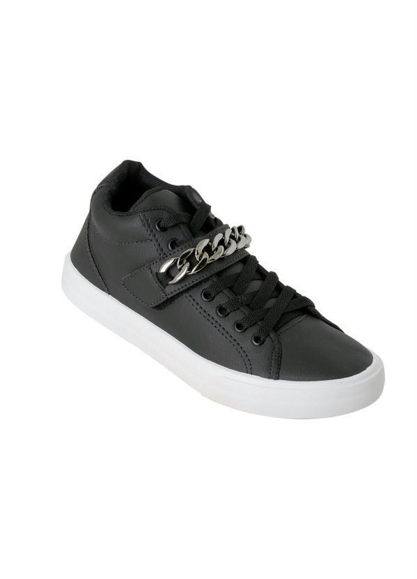 Tênis Casual Preto com Detalhe de Corrente
