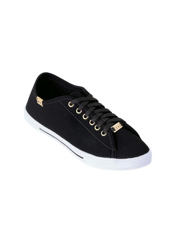 Tênis Preto com Detalhes em Dourado