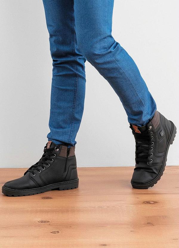 Bota Masculina Preta em Camurça