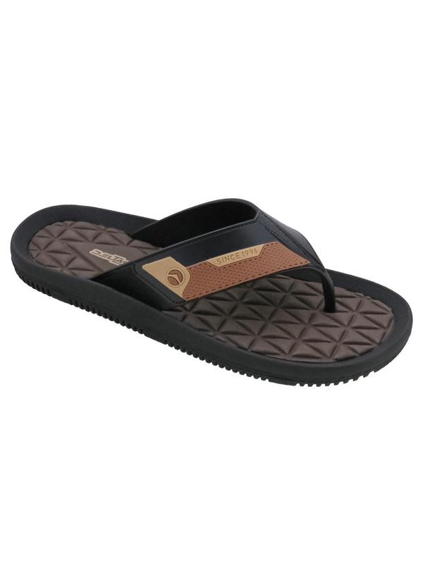 Chinelo Preto em Material de Pvc