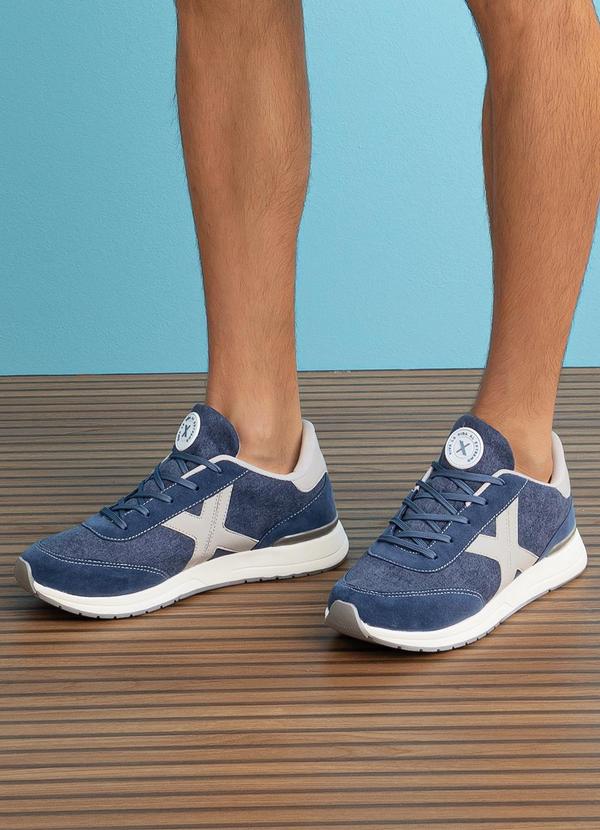 Tênis Casual Jeans com Detalhes em Camurça