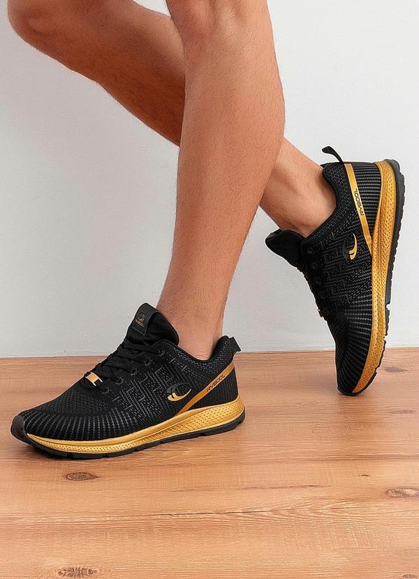 Tênis Esporte Dourado em Tecido
