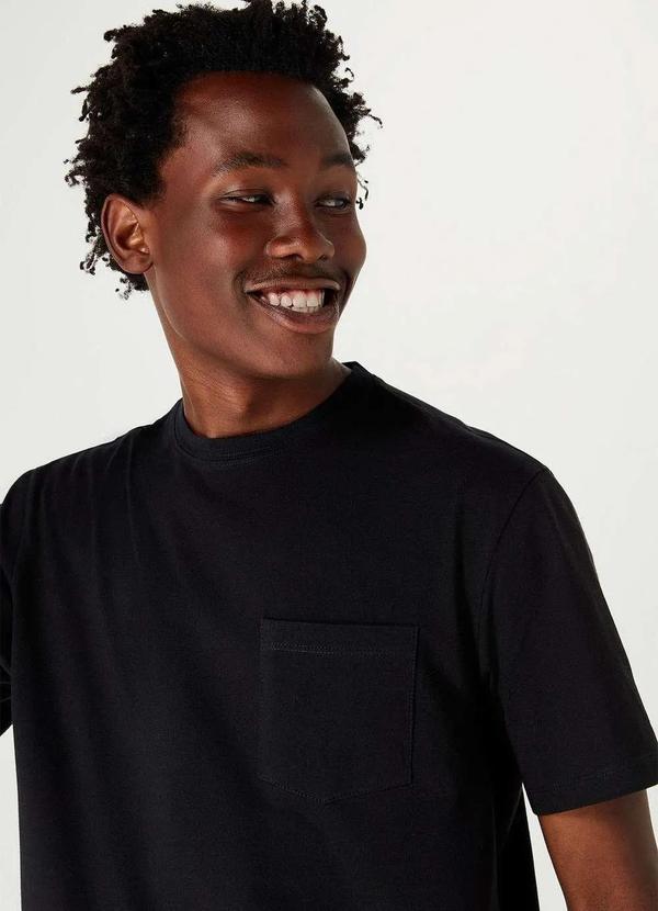 Vista 2 Camiseta Basica Masculina Super Cotton com Bolso Preto Hering Hering