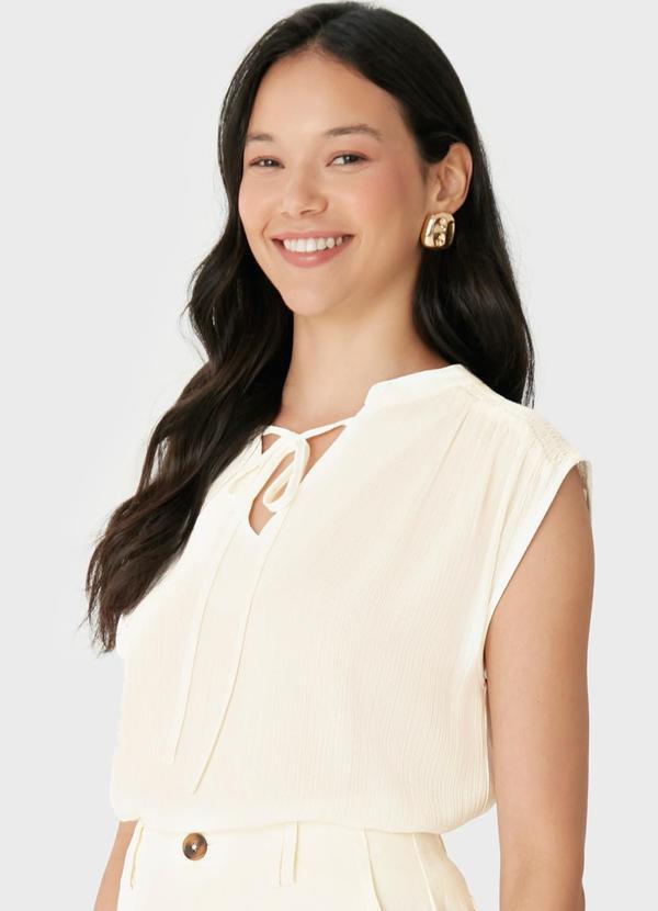 Blusa Bata em Off White