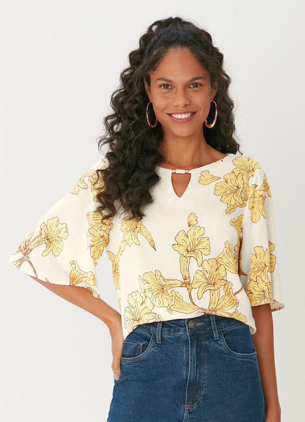 Blusa Bata Floral Maquinetada Amarelo Claro