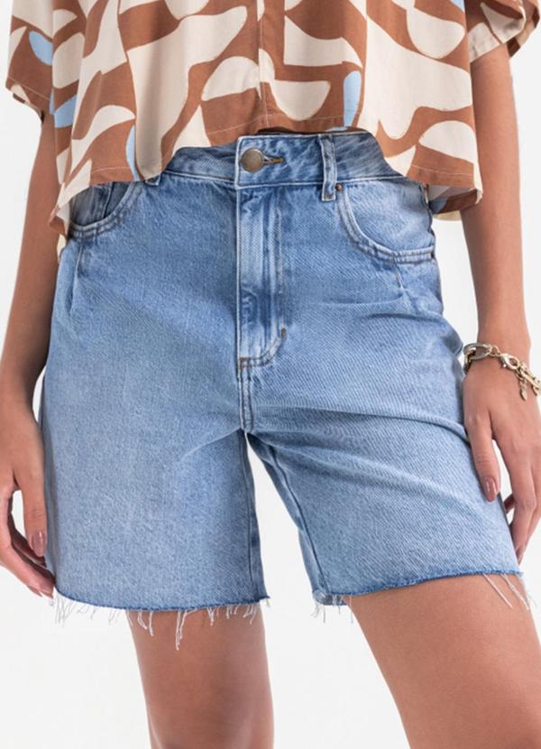 Vista 2 Bermuda Feminina em Jeans Kripto Azul Essendi Essendi