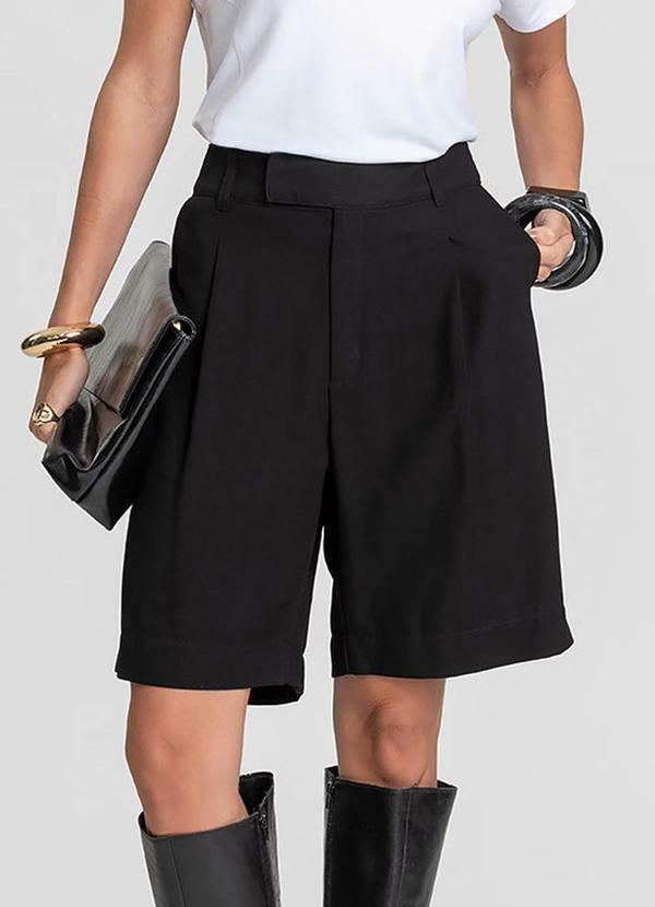 Bermuda Feminina em Tecido Alfaiataria Preto