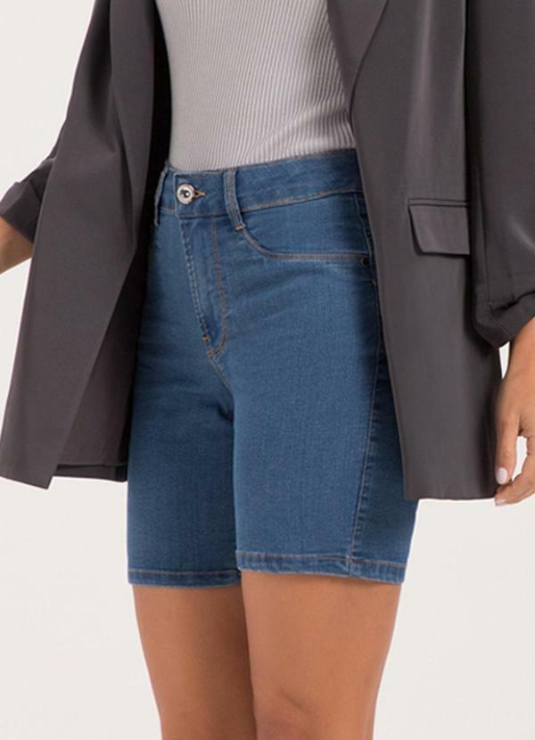 Bermuda Jeans Ciclista com Cintura Média Azul