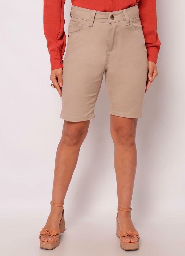 Bermuda Sarja Feminina Reta com Bolsos Bege