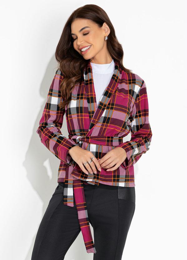 Vista 2 Blazer Xadrez Rosa com Gola e Faixa Moda Pop Moda Pop