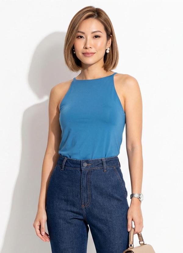 Vista 2 Blusa Azul em Malha Fria Quintess Quintess
