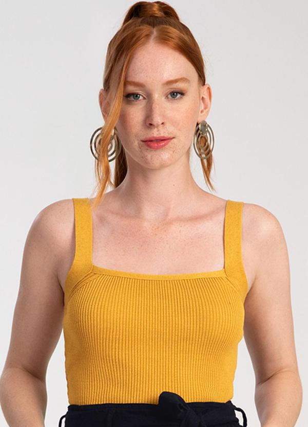 Blusa Cropped em Tricô Decote Quadrado Amarelo