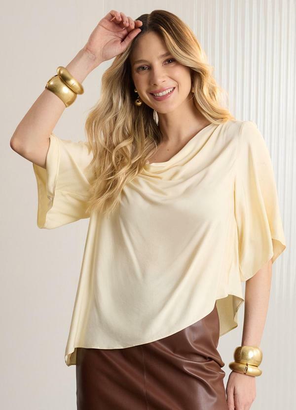 Blusa Assimétrica Alongada com Mangas 3/4 Bege
