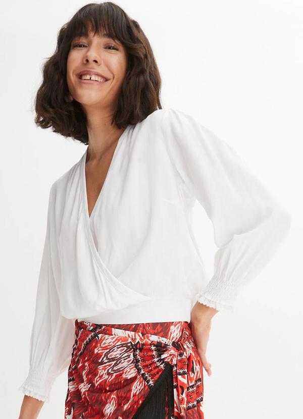 Blusa Branca em Viscose Plana.
