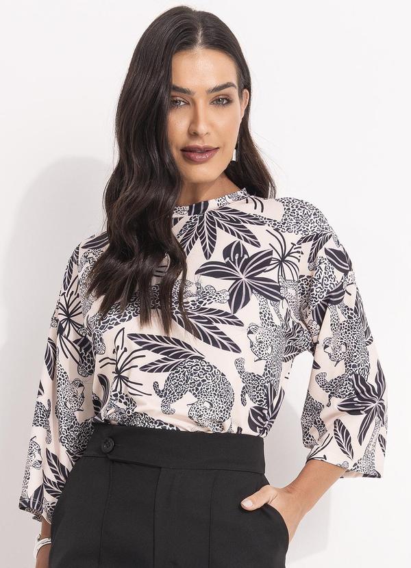 Blusa Manga 3/4 em Malha Fria Estampada com Decote Redondo