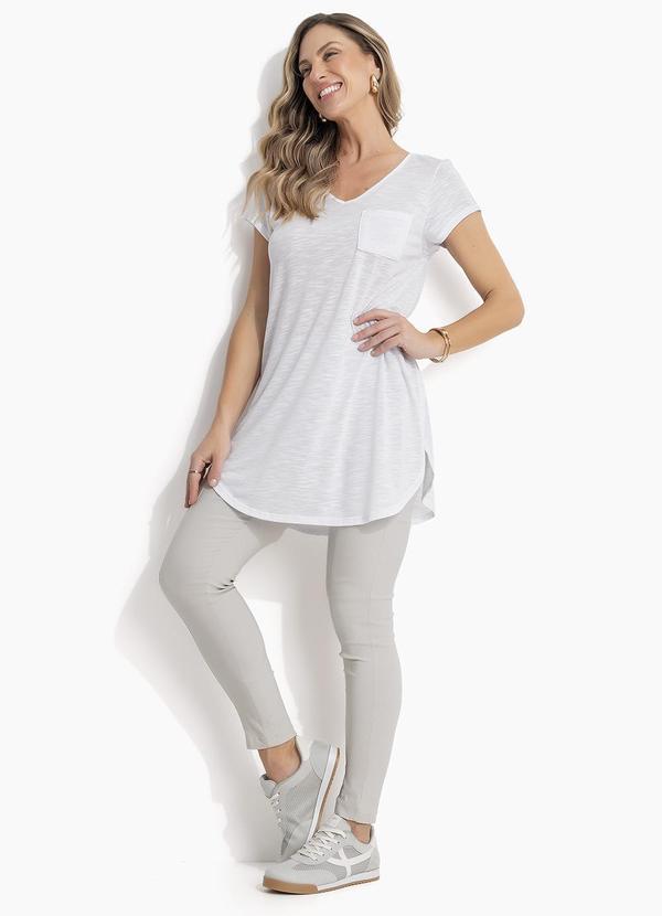 Vista 2 Blusa Alongada Branca com Decote V Quintess Quintess