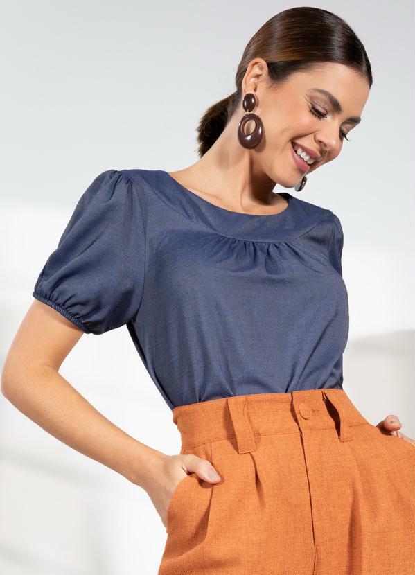Blusa Azul Escuro em Jeans Leve