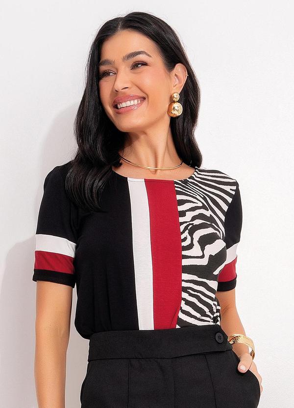Blusa com Recortes Preto Zebra Mangas Curtas