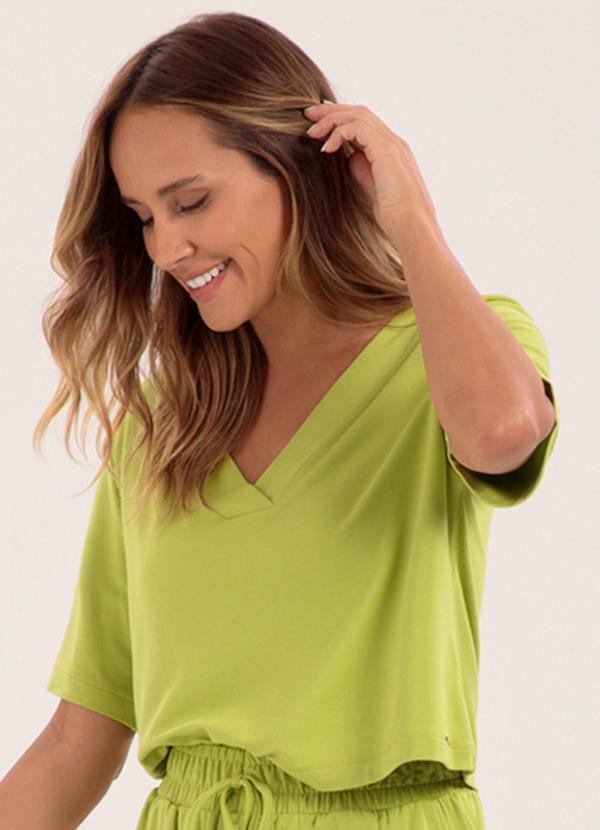 Blusa Cropped com Decote em V Verde