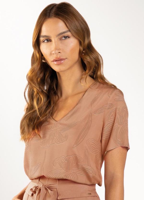Vista 2 Blusa Decote V Floral Marrom Marialícia Marialícia
