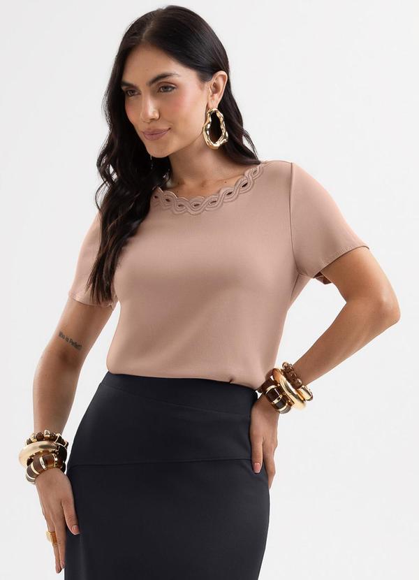 Blusa em Viscose e Bordado a Laser Marrom