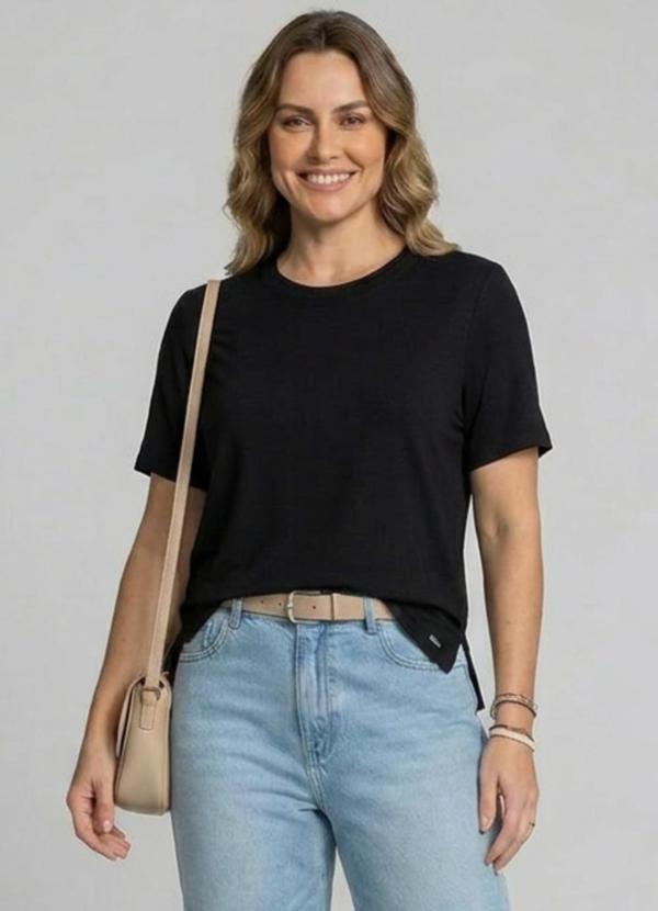 Vista 2 Blusa Feminina Abertura Lateral Preto Marialícia Marialícia
