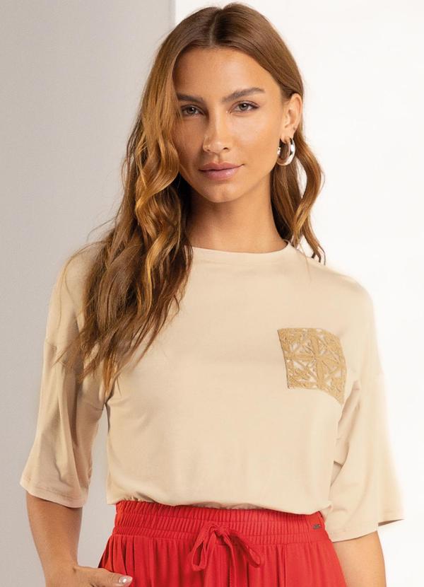 Blusa Feminina com Bordado Bege