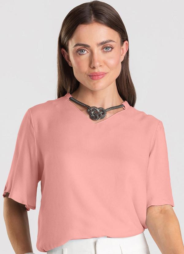 Blusa Feminina com Colar Rosa