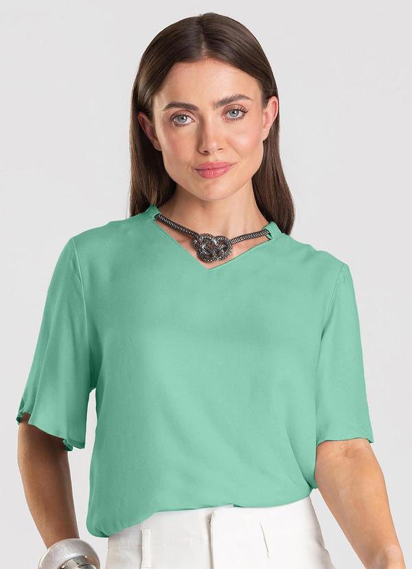 Blusa Feminina com Colar Verde
