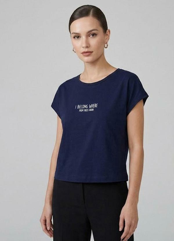 Blusa Feminina com Estampa Localizada Azul