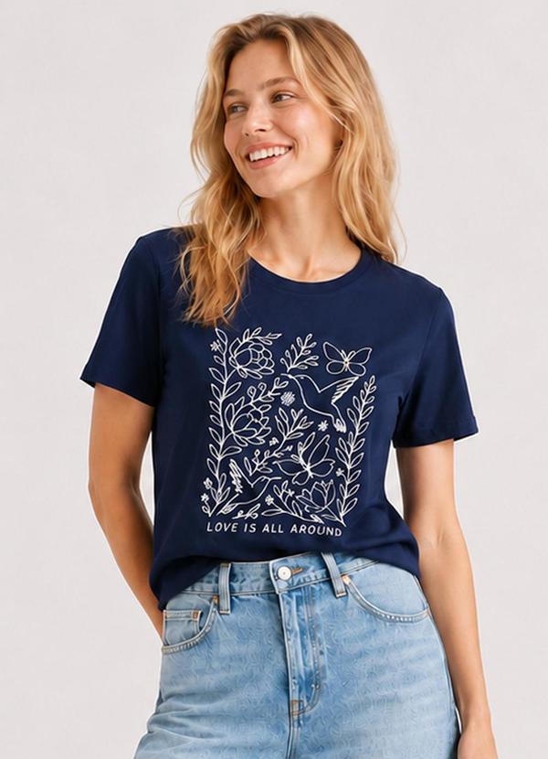 Blusa Feminina com Estampa Localizada Azul