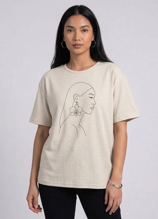 Blusa Feminina com Estampa Localizada Bege