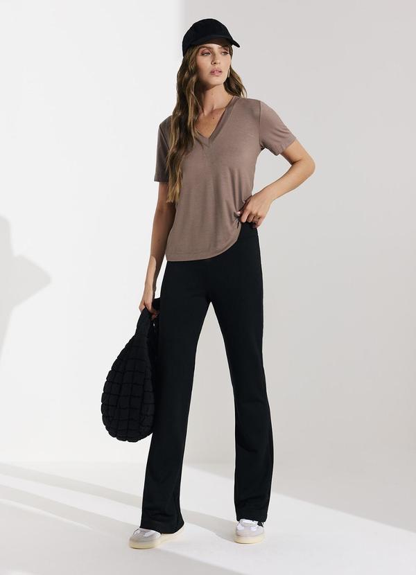Blusa Feminina em Malha Modal e Decote V Marrom
