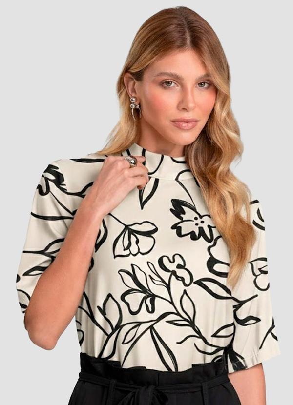 Blusa Feminina em Tecido Estampado Bege