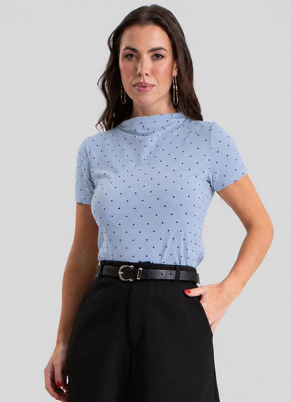 Blusa Feminina Gola Chaminé com Estampa Poá Azul