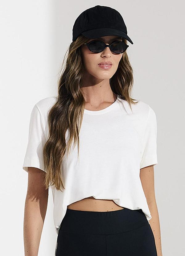 Blusa Feminina Malha Bamboo Fenda Lateral Bege