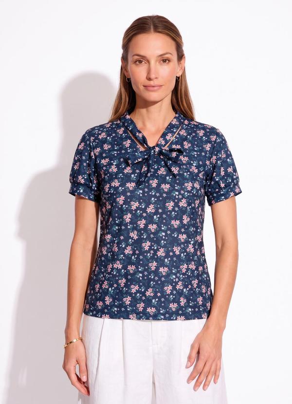 Vista 2 Blusa Floral Azul com Laço no Decote Rosalie Rosalie