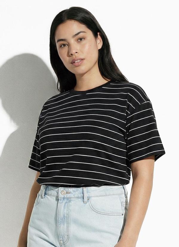 Blusa Listrada Manga Curta Preto