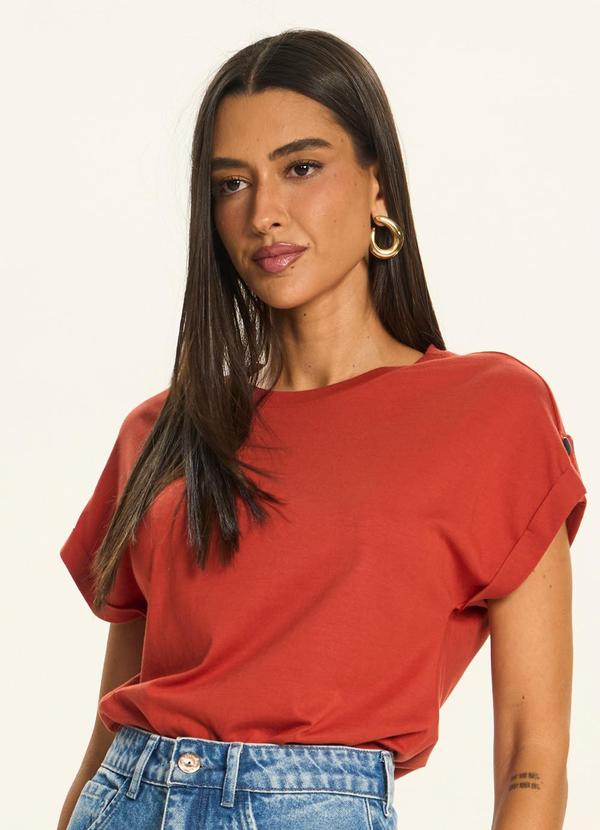Blusa Manga Dobrada e Botão Decorativo Laranja