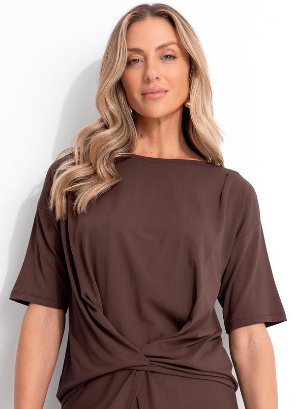 Blusa Marrom em Malha de Viscose com Detalhe de Nó Frontal