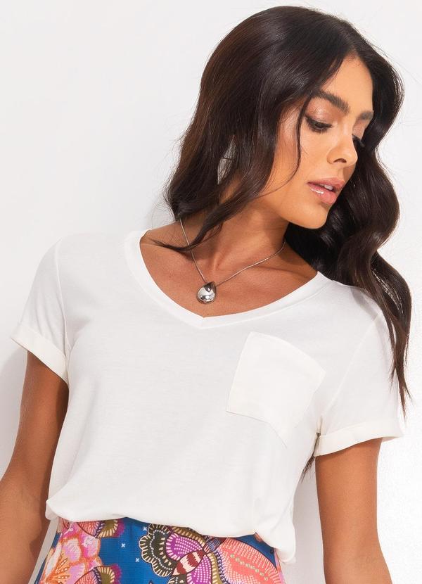 Vista 2 Blusa Off White com Decote V e Bolso Frontal